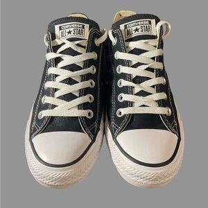 Chuck Taylor All Star Canvas Low Sz 9 Women/ Men’s 7